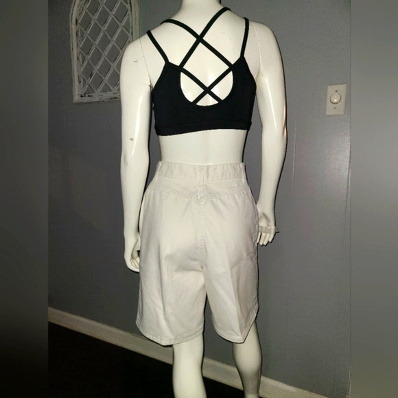 Vintage Size 10 Chic White Denim Shorts. Front Yoke and Pleats! - Picture 14 of 15